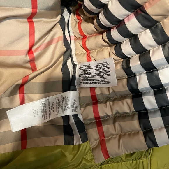 Burberry Lime Unisex Double Puffer Vest. Size 4. Excellent condition - Picture 3 of 5